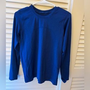 Lululemon Size 4 Swiftly Tech Loose fitting Top in Royal/ navy blue!